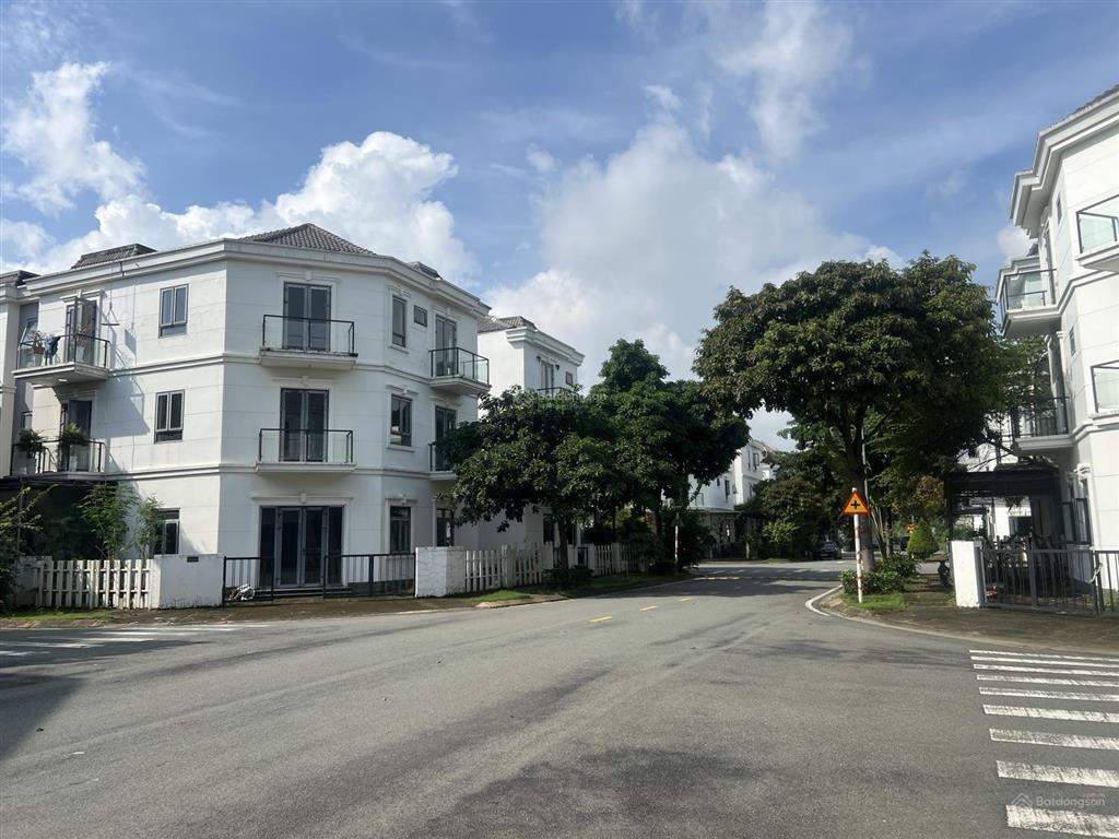 Bán nhà phố sim city ngang 5 dài 17,7  gần hồ cảnh quan.