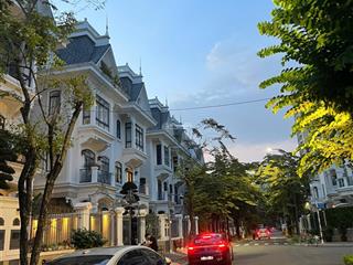Nhượng đất mặt tiền nguyễn hoàng, an phú quận 2, gần song hành, 2 lô liền kề, giá đầu tư tốt