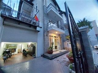 Cho thuê lâu dài biệt thự full nội thất, gara xe hơi, trung tâm q7, sau showroom trường hải nvl q7