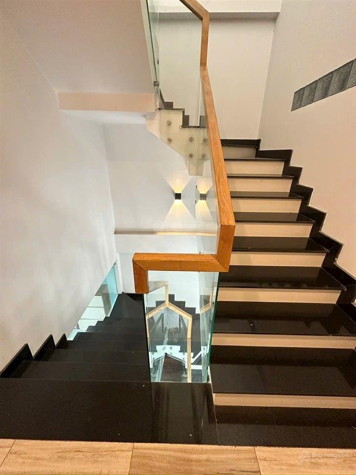 Bán nhà quận 2, p. bình trưng tây, sổ hồng, nhà đẹp, 1 trệt, 2 lầu, 3pn 4wc, giá 7,5 tỷ. 0907 706 ***