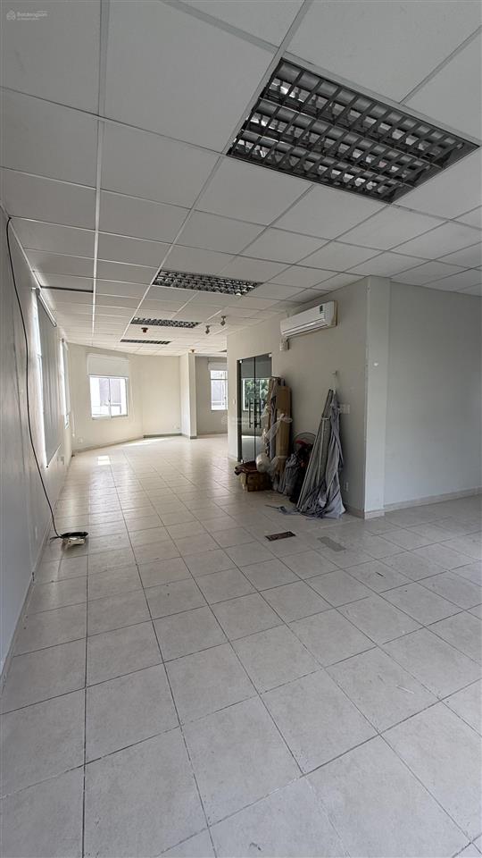 Văn phòng 80m trống suốt ngay cresent mall hoàng văn thái, có thang máy, free ql, 24/7