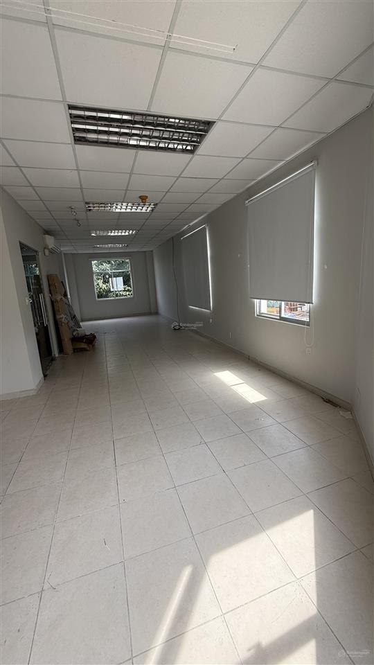 Văn phòng 80m trống suốt ngay cresent mall hoàng văn thái, có thang máy, free ql, 24/7