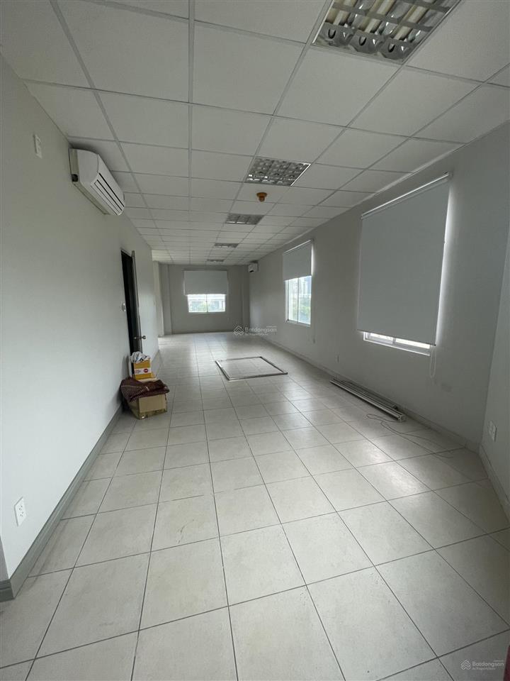 Văn phòng 80m trống suốt ngay cresent mall hoàng văn thái, có thang máy, free ql, 24/7