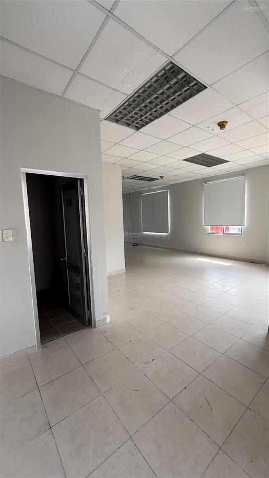 Văn phòng 80m trống suốt ngay cresent mall hoàng văn thái, có thang máy, free ql, 24/7