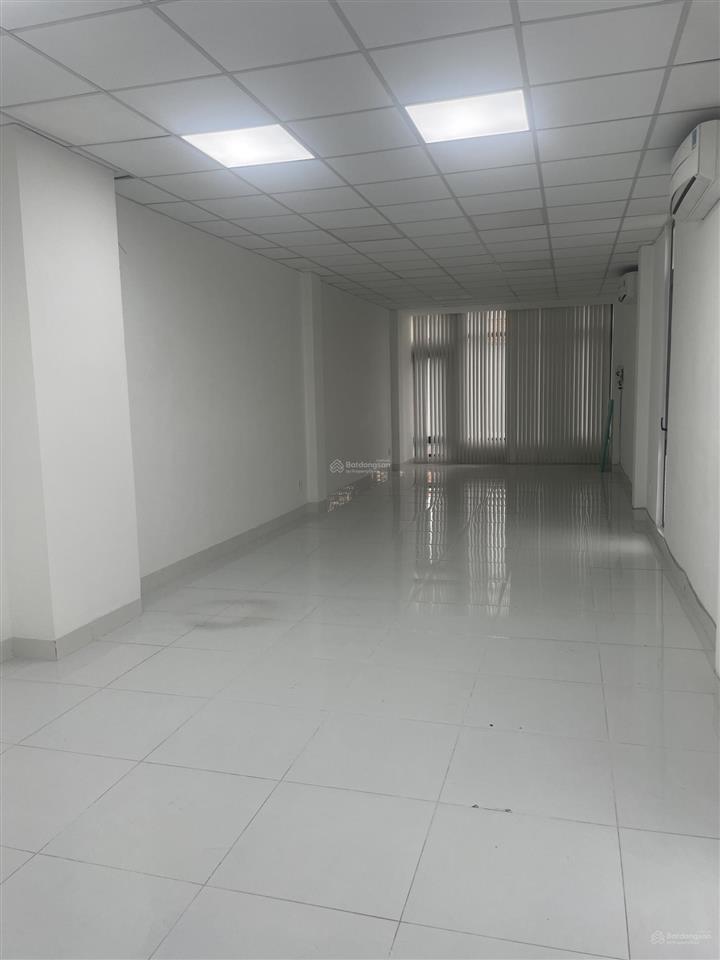 Văn phòng 70m2 trống suốt sát khu phú mỹ hưng sẵn máy lạnh, thang máy, hình thật