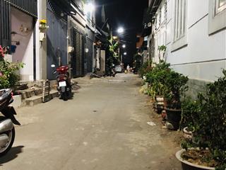 Bán gấp căn nhà xd tâm huyết đường thông xe hơi, kdc hiện hữu đồng bộ đầy đủ các tiện ích sống