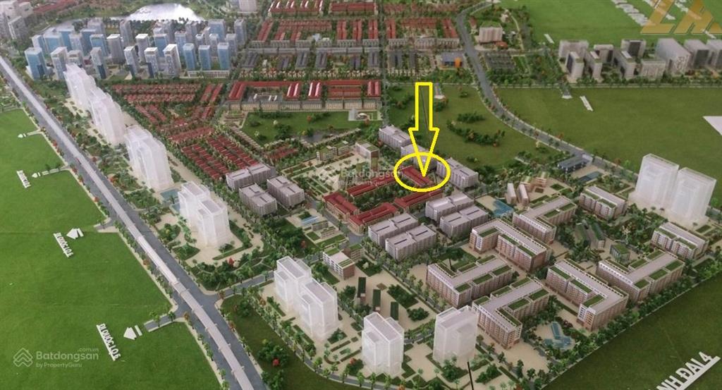 Bán nhà liền kề trước mặt là chung cư , bên cạnh là trường học, vị trí kinh doanh tốt