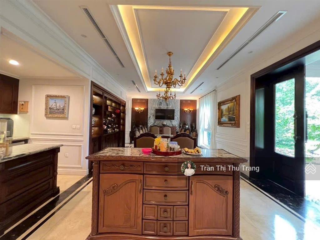 Chuyển nhượng biệt thự hoa sữa vinhomes riverside giá đầu tư.  0966 275 ***