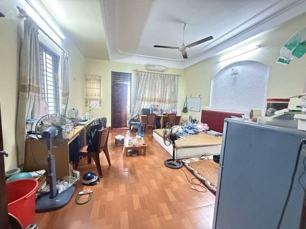 * sốc chủ giảm 2 tỷnhà định công  ô tô lô góc 3 thoáng kinh doanh đỉnh trước nhà 3 ô tránh