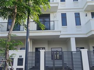 Chính chủ bán gấp căn liền kề đã hoàn thiện nội thất cơ bản. giá bán 6 tỷ 8 ( giá bao thuế phí)