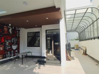 Cần cho thuê căn liền kề sân vườn 129m2 nội thất cao cấp. giá 25 triệu/tháng.