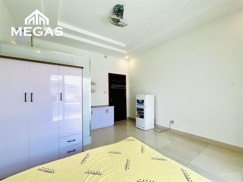 Studio ban công  cửa sổ thoáng  ngay lê thúc hoạch  nguyễn sơn