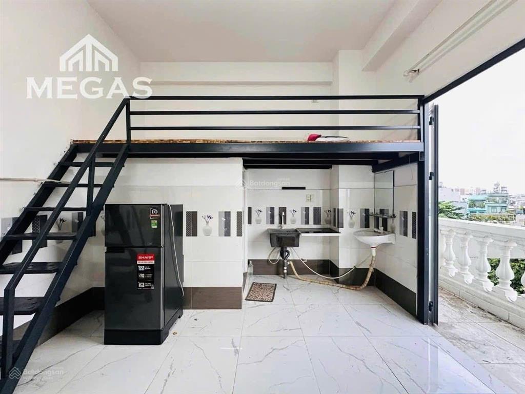 Cho thuê phòng thoáng mát cửa sổ trời ngay lê trọng tấn