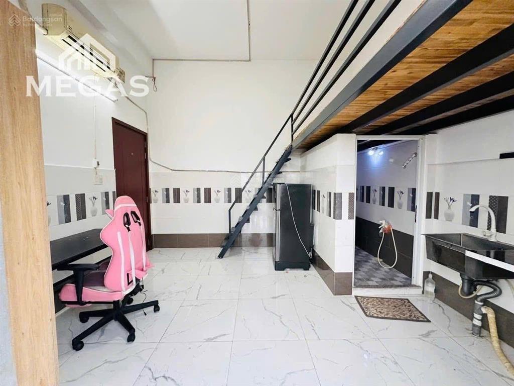 Cho thuê phòng thoáng mát cửa sổ trời ngay lê trọng tấn