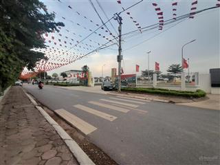 Chất, 6 tầng, thang máy, ngõ thông, ô tô đỗ cổng, view hồ, 5.x tỷ (tl), bắc từ liêm