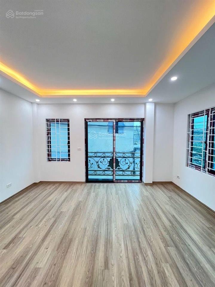 Nhà ngon, 6 tầng, thang máy, ngõ thông, ô tô đỗ cổng, view hồ, 6.x tỷ (tl), bắc từ liêm