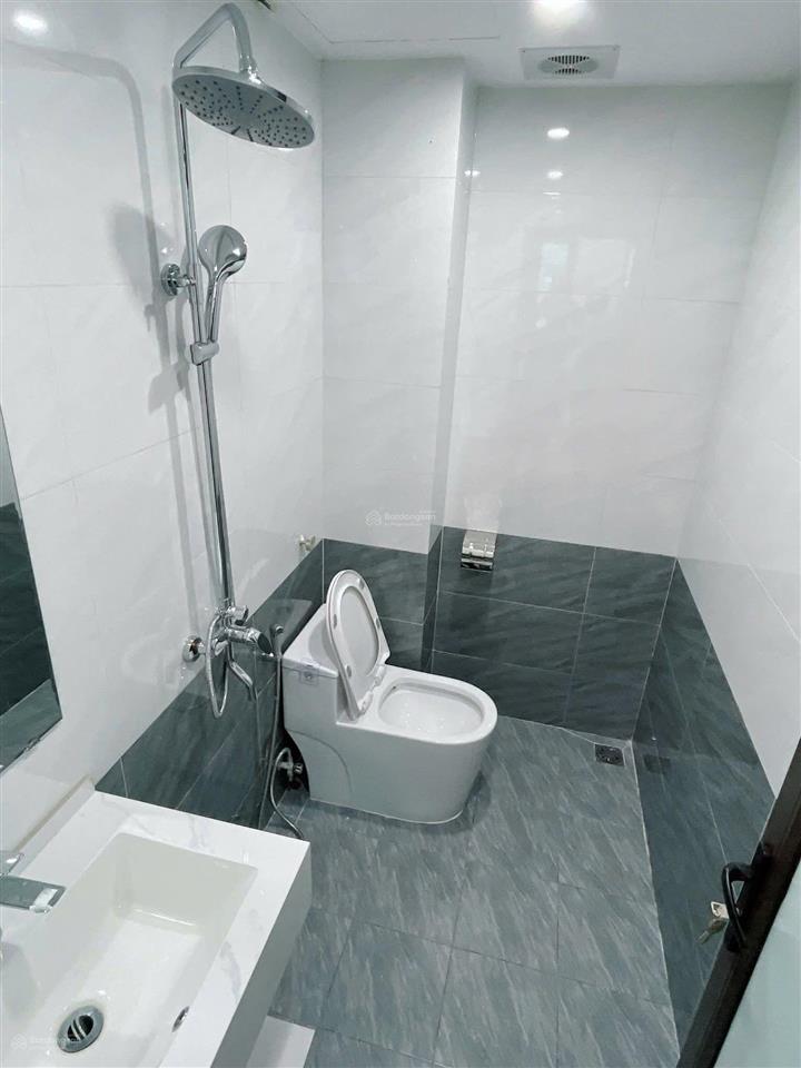 Nhà ngon, 6 tầng, thang máy, ngõ thông, ô tô đỗ cổng, view hồ, 6.x tỷ (tl), bắc từ liêm