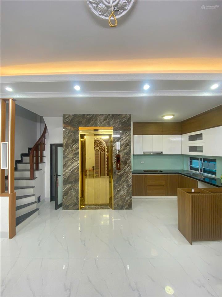 Nhà ngon, 6 tầng, thang máy, ngõ thông, ô tô đỗ cổng, view hồ, 6.x tỷ (tl), bắc từ liêm