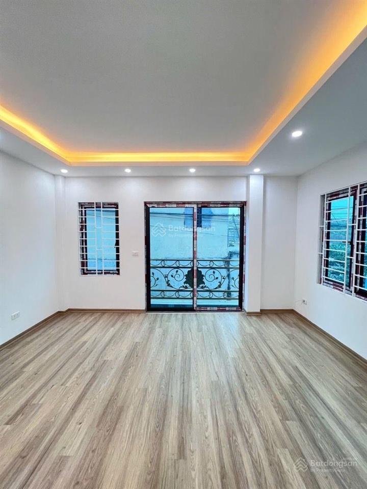 Nhà đẹp, 5 tầng, 3 ngủ, ngõ thông, ô tô đỗ cổng, view hồ, 5.x tỷ,bắc từ liêm