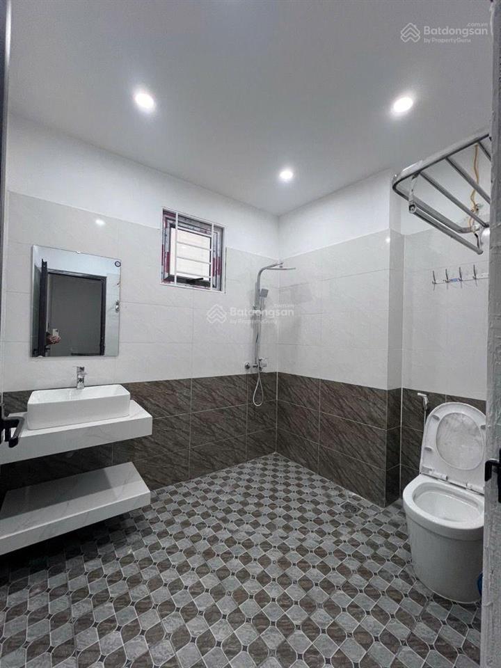 Nhà đẹp, 5 tầng, 3 ngủ, ngõ thông, ô tô đỗ cổng, view hồ, 5.x tỷ,bắc từ liêm