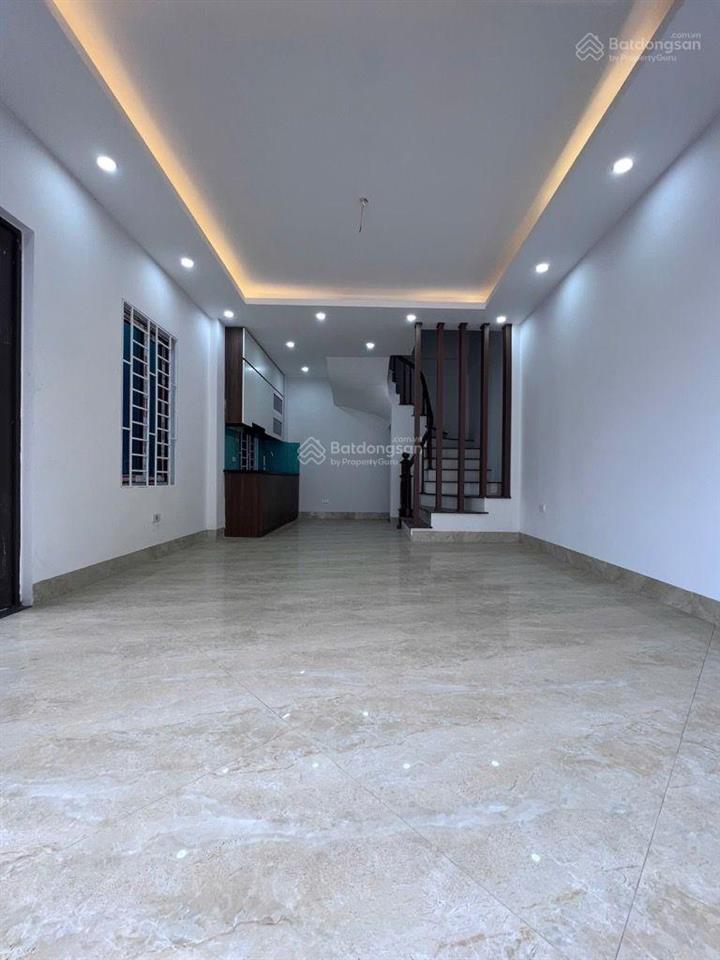 Nhà đẹp, 5 tầng, 3 ngủ, ngõ thông, ô tô đỗ cổng, view hồ, 5.x tỷ,bắc từ liêm