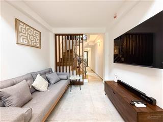 Nhỉnh 5 tỷ, tặng full nội thất quận 10 kế đh kinh tế  32m2 4 tầng 4pn, sân thượng.