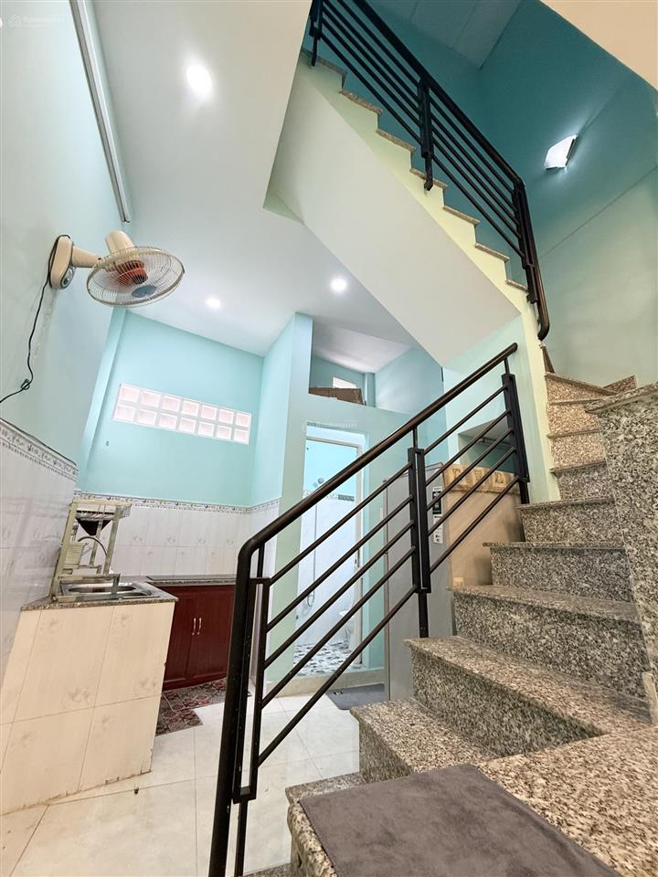 Võ văn kiệt, quận 5, hẻm xe hơi 5m, cách mt 30m, 2 tầng tặng nội thất