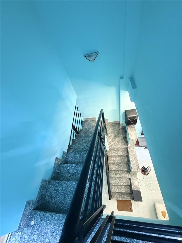 Võ văn kiệt, quận 5, hẻm xe hơi 5m, cách mt 30m, 2 tầng tặng nội thất