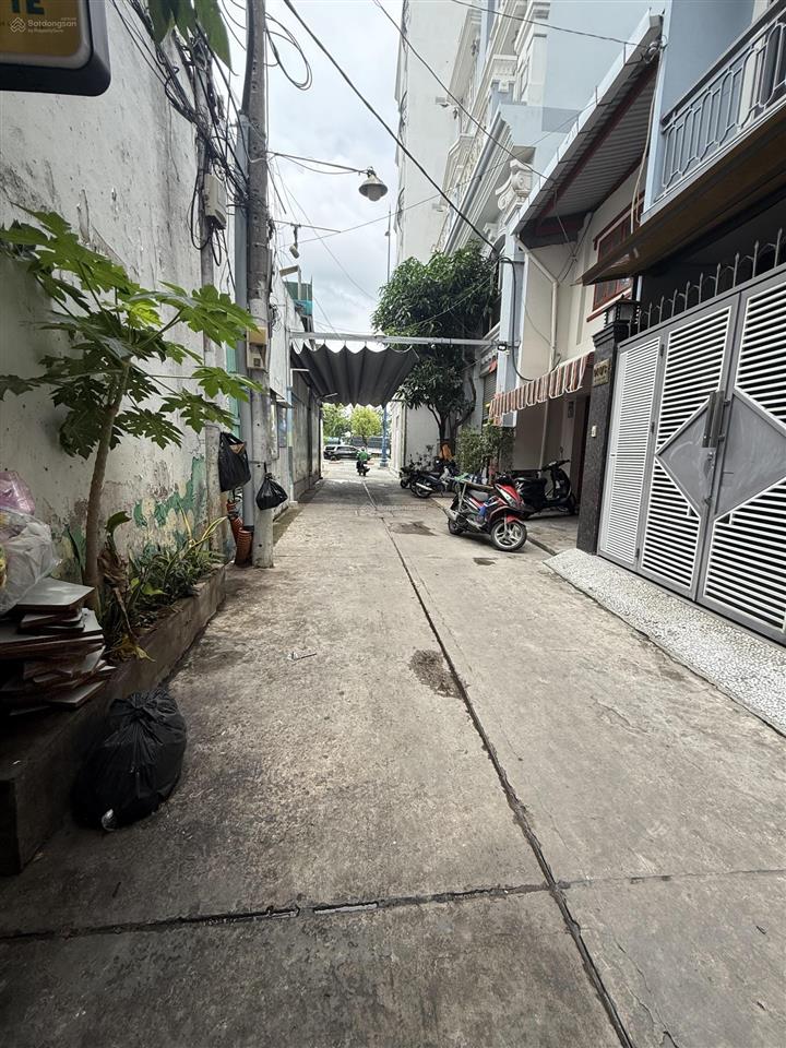 Võ văn kiệt, quận 5, hẻm xe hơi 5m, cách mt 30m, 2 tầng tặng nội thất