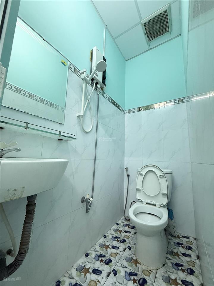 Võ văn kiệt, quận 5, hẻm xe hơi 5m, cách mt 30m, 2 tầng tặng nội thất