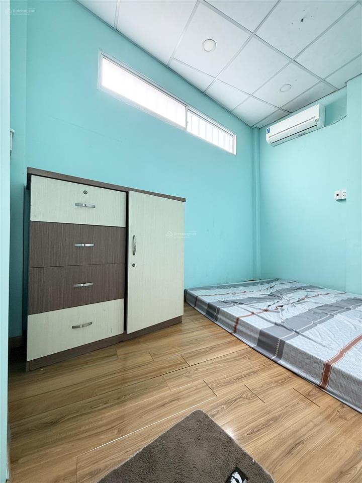 Võ văn kiệt, quận 5, hẻm xe hơi 5m, cách mt 30m, 2 tầng tặng nội thất