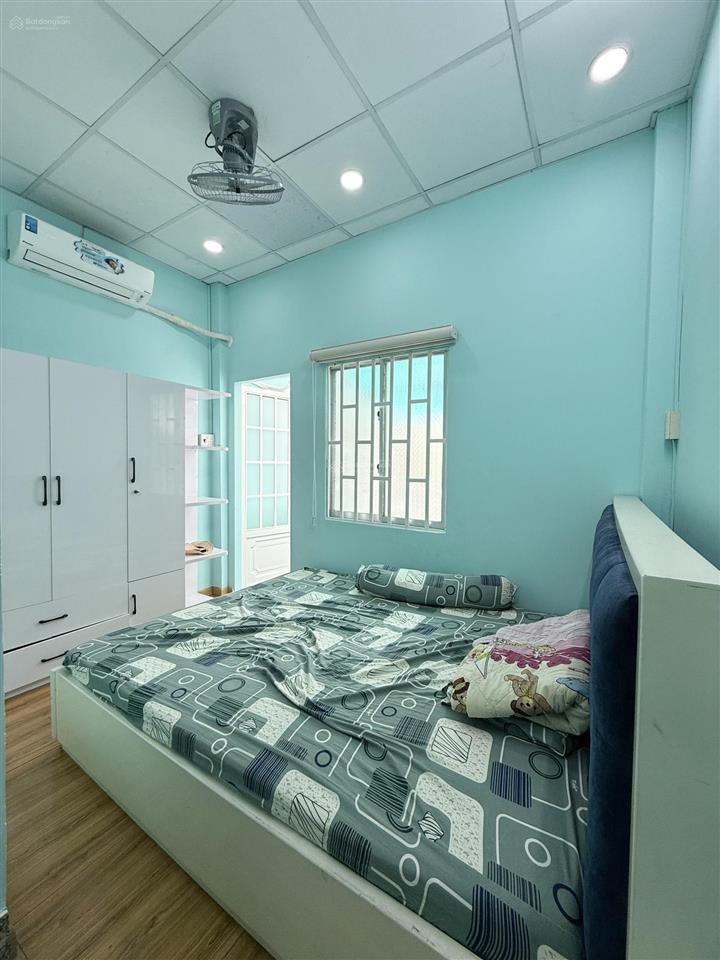 Võ văn kiệt, quận 5, hẻm xe hơi 5m, cách mt 30m, 2 tầng tặng nội thất