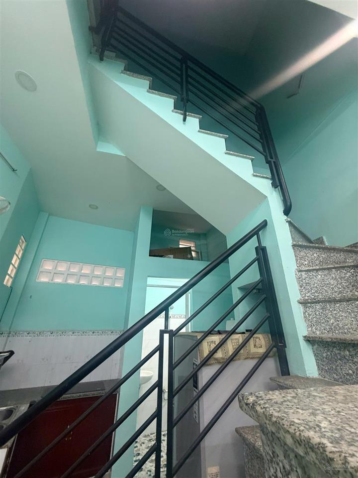 Võ văn kiệt, quận 5, hẻm xe hơi 5m, cách mt 30m, 2 tầng tặng nội thất