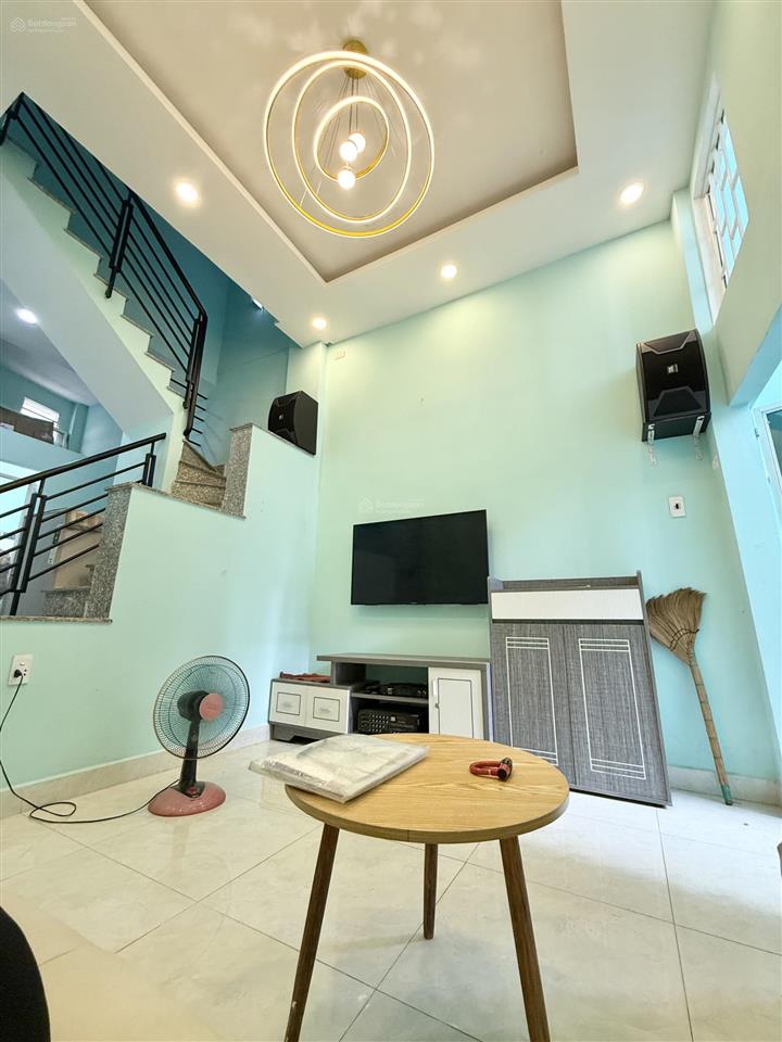 Võ văn kiệt, quận 5, hẻm xe hơi 5m, cách mt 30m, 2 tầng tặng nội thất