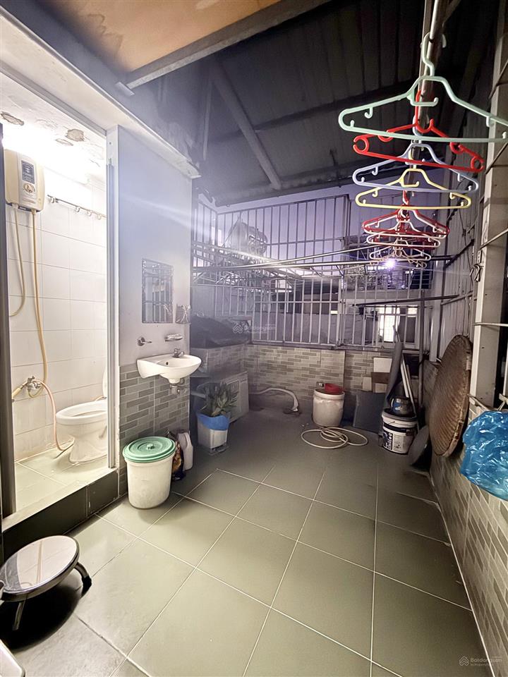 Lý thái tổ, quận 10, 4 tầng 5pn cách 10m ra ô tô, hẻm trước nhà 3m sạch đẹp