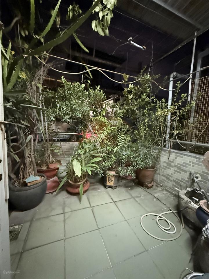 Lý thái tổ, quận 10, 4 tầng 5pn cách 10m ra ô tô, hẻm trước nhà 3m sạch đẹp