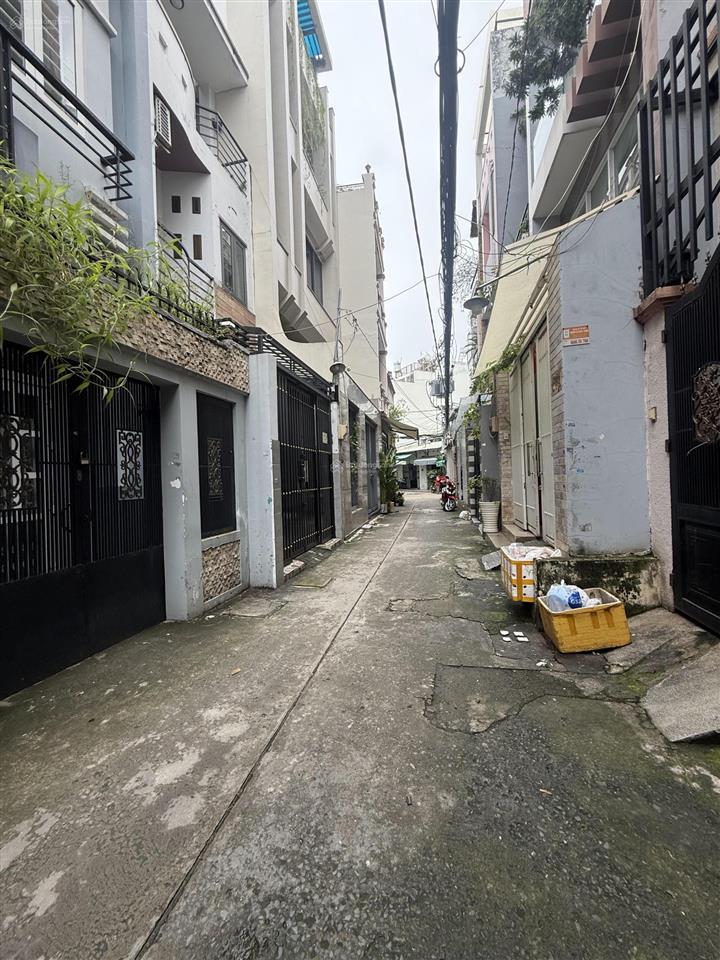 Lý thái tổ, quận 10, 4 tầng 5pn cách 10m ra ô tô, hẻm trước nhà 3m sạch đẹp