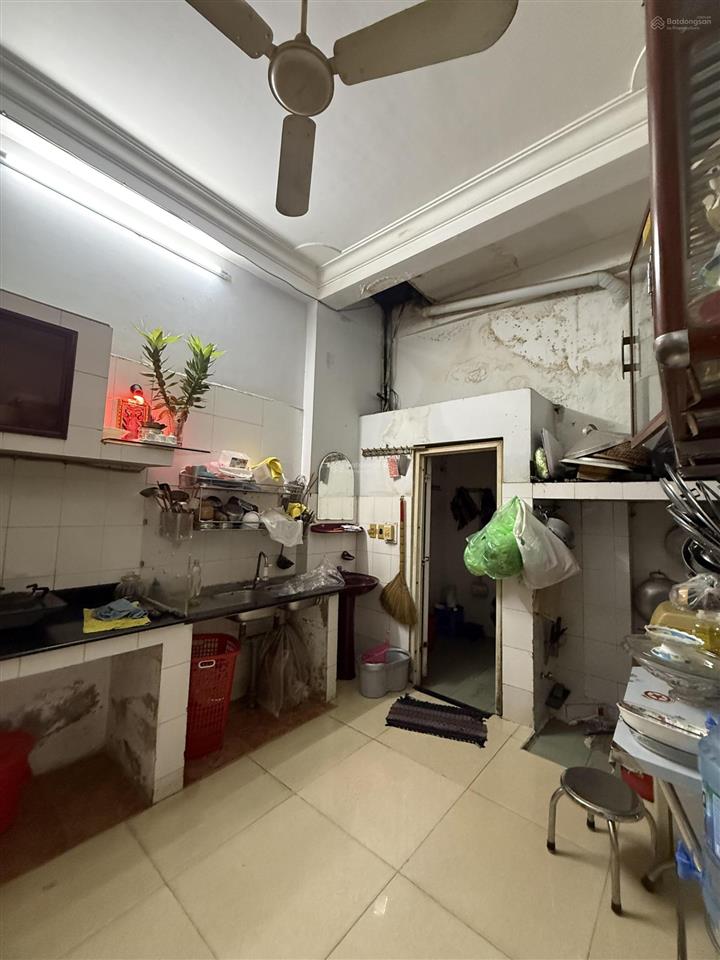 Lý thái tổ, quận 10, 4 tầng 5pn cách 10m ra ô tô, hẻm trước nhà 3m sạch đẹp