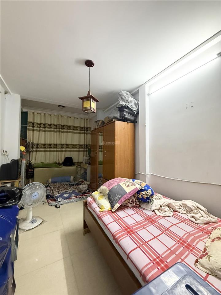 Lý thái tổ, quận 10, 4 tầng 5pn cách 10m ra ô tô, hẻm trước nhà 3m sạch đẹp