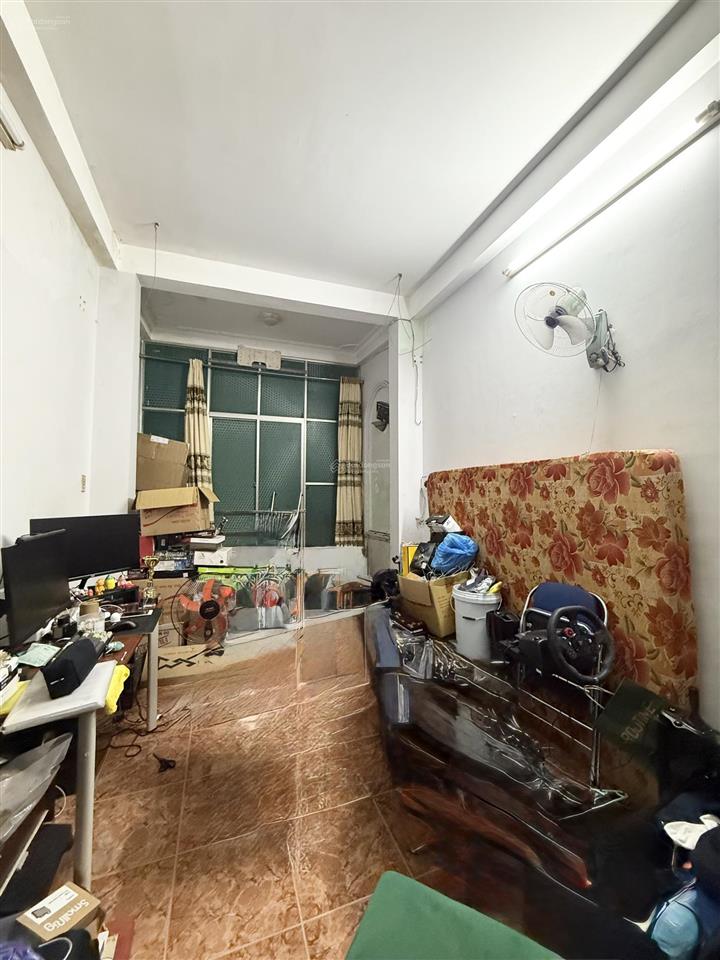 Lý thái tổ, quận 10, 4 tầng 5pn cách 10m ra ô tô, hẻm trước nhà 3m sạch đẹp