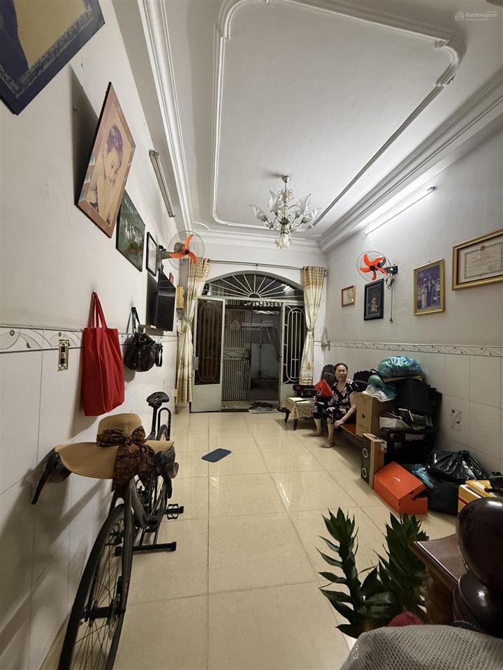 Lý thái tổ, quận 10, 4 tầng 5pn cách 10m ra ô tô, hẻm trước nhà 3m sạch đẹp