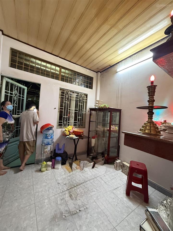 Lý thái tổ, quận 10, 4 tầng 5pn cách 10m ra ô tô, hẻm trước nhà 3m sạch đẹp