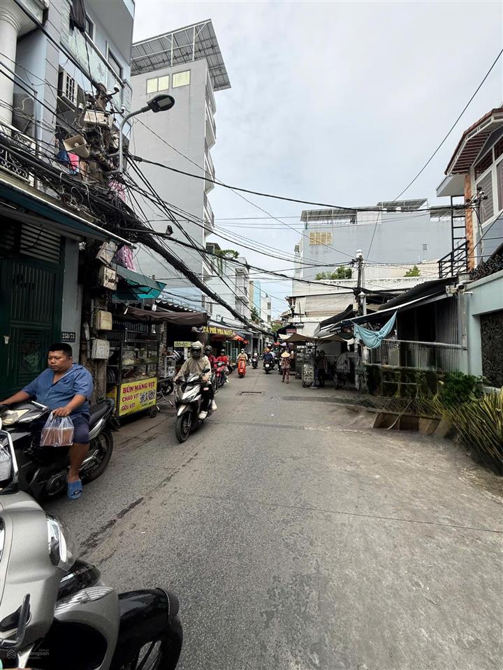 Mặt tiền hẻm 8m nguyễn thị tần quận 8, cách q1 q5 chỉ 200m, dt 93m2 (4.2x22)