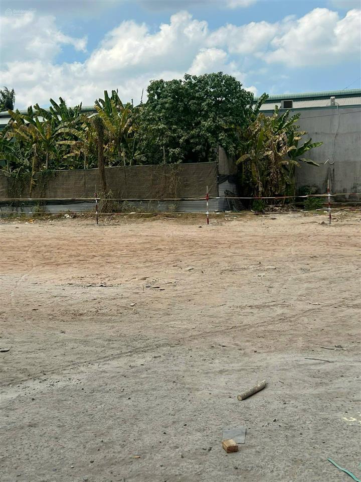 Cần tiền muốn bán đất để lo gđ. tổng dt đất 1.700m2 giá 60tr/m2, dt 36 x 48m.  0985 807 *** vy