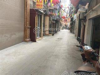 Bán đất cầu giấy (cũ) , đường cầu giấy , ngõ 3 gác tránh , 50m ra đường lớn , chỉ 1 ngoặt duy nhất