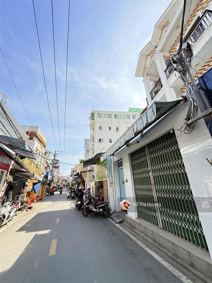 Bán gấp nhà q7  3 tầng + dãy trọ cho thuê 30tr/th  12.6m x 25m  31 tỷ(tl)