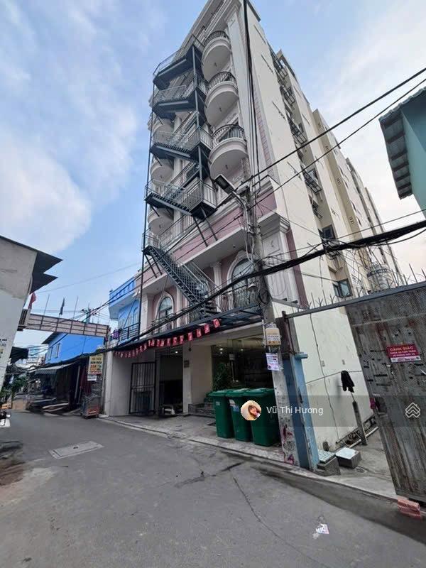 Bán gấp nhà q7  3 tầng + dãy trọ cho thuê 30tr/th  12.6m x 25m  31 tỷ(tl)