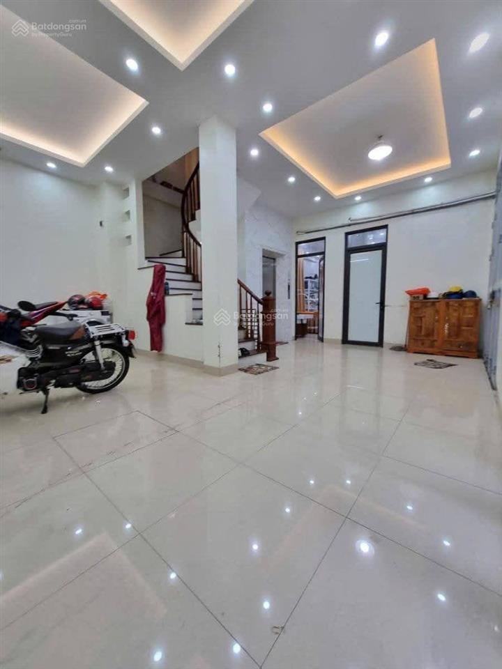 Bán mặt phố giáp bát , hoàng mai. dt 122m2 6t mặt tiền 6,8m. giá 36tỷ. 0383 426 ***