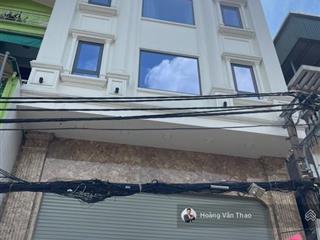 Bán toà nhà vp hoàng quốc việt 101m2  8 tầng mt 6m  vỉa hè rộng ôtô dừng đỗ  giá đầu tư 41,5 tỷ