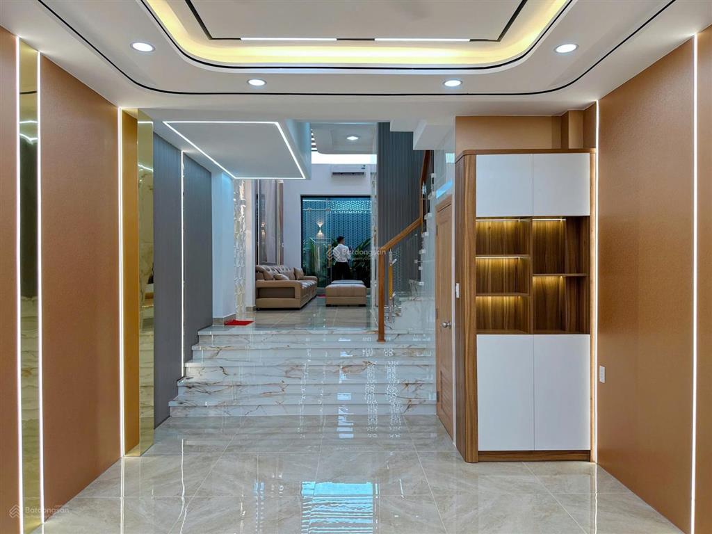 Trục đường lê trọng tấn  giáp quận tân phú nhà full nội thất, có thang máy 450kg  4m x 17m